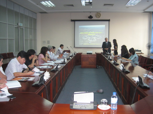 IQCT tổ chức Hội thảo chuyên đề giới thiệu giải pháp an ninh ngoại vi tại Cục Hàng không dân dụng Việt Nam (6/2011)